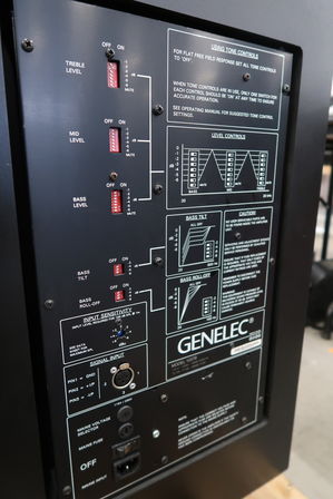 Aktive studiemonitors GENELEC 1037B inkl. stands