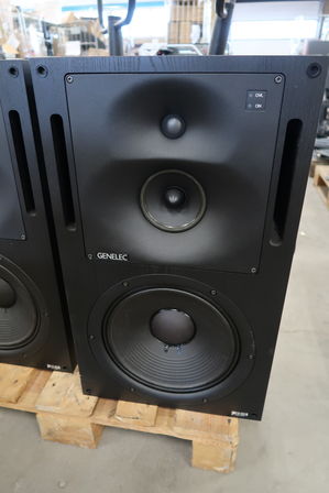 Aktive studiemonitors GENELEC 1037B inkl. stands