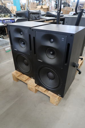 Aktive studiemonitors GENELEC 1037B inkl. stands