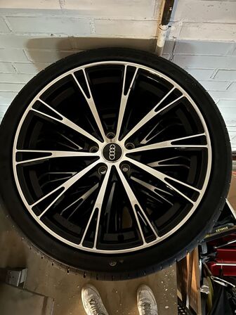 Audi dæk ubrugte 255/35ZR19 alufæge Triangle Sportex dæk.