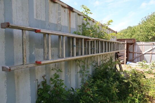 20 fods container med indhold 