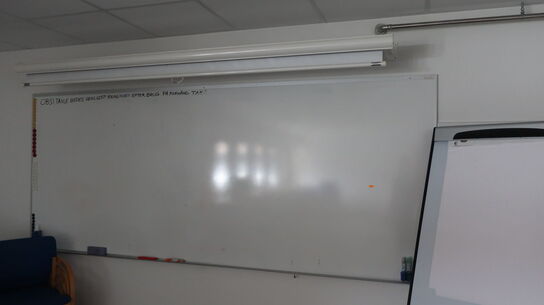 2 stk. whiteboard samt lærred