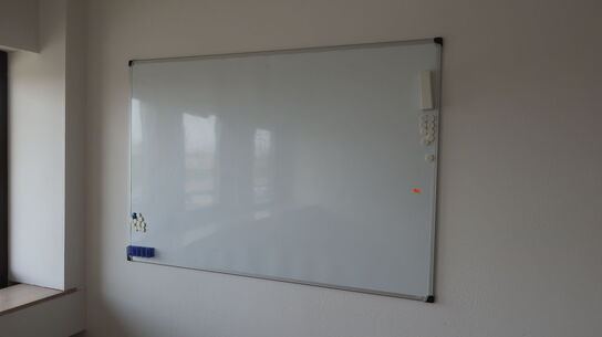 2 stk. whiteboards, div. Reoler m.m.