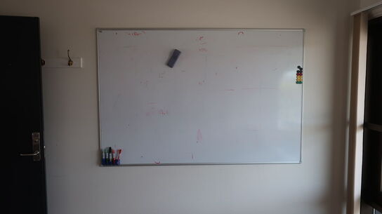 12 stk. stole, reol samt whiteboard