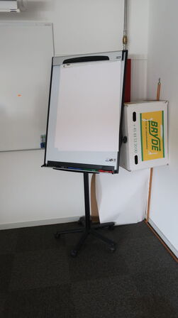 2 stk. whiteboard samt lærred