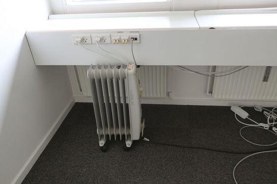 Elradiator BRIGHT, stol, stoleunderlag samt whiteboard