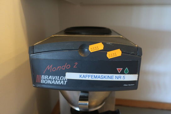 Reol, kaffemaskine BRAVILOR BONAMAT, køle/fryseskab GRAM m.m.