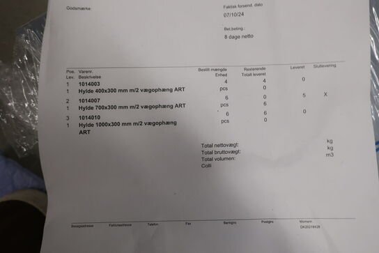 6 stk. hylder samt hyldeknægte