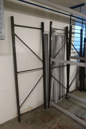 2 fag pallereoler uden indhold