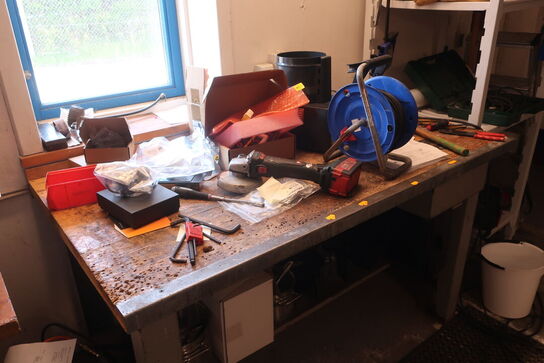 Arbejdsbord med indhold 