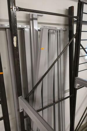 2 fag pallereoler uden indhold