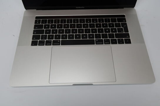 Apple MacBook Pro I7-7700HQ 15" Touch/Mid-2017