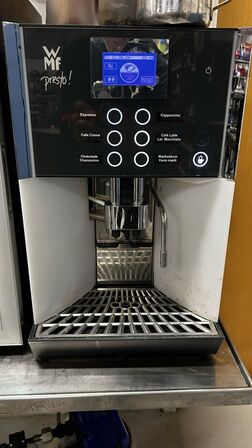 Kaffeautomat WMF med køleskab og filter