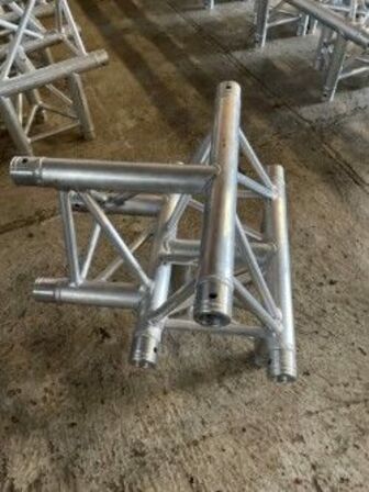 6 pieces. GLOBAL TRUSS T43