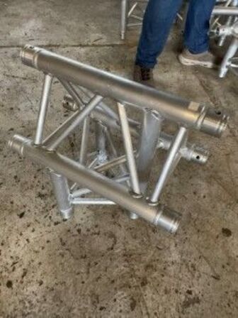 20 pcs. GLOBAL TRUSS T39