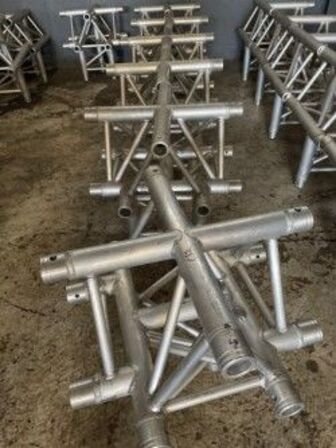 6 pieces. GLOBAL TRUSS C52