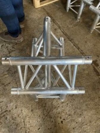 6 pieces. GLOBAL TRUSS T43