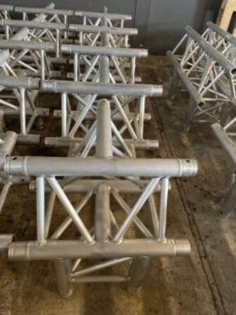 6 pieces. GLOBAL TRUSS T43