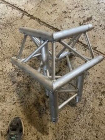 13 pcs. GLOBAL TRUSS C32