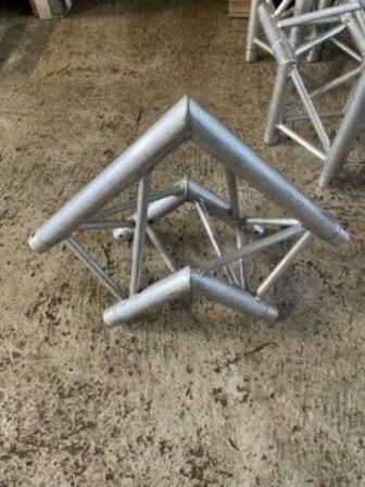 8 pcs. EUROTRUSS FD33-D90