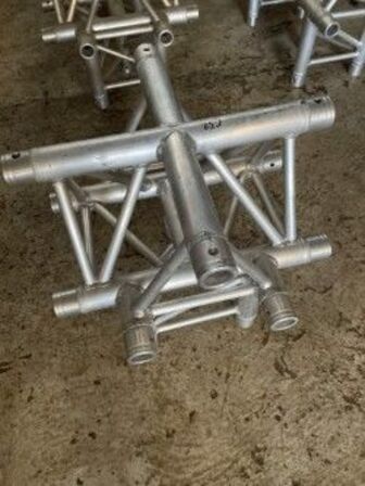 6 pieces. GLOBAL TRUSS C52