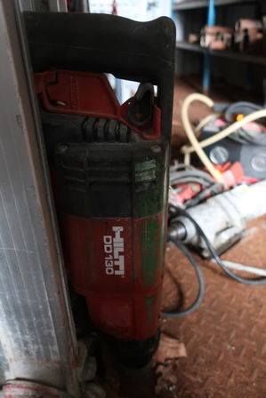 Diamantboremaskine på stativ HILTI DD 130