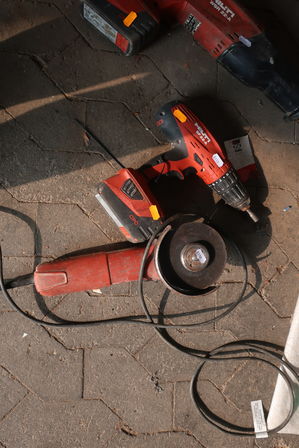 Skruemaskine HILTI SF 22-A samt vinkelsliber HILTI 