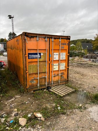 20" Container med indhold