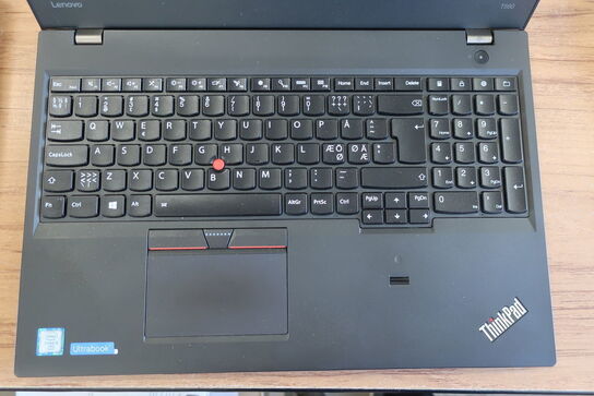 Bærbar computer LENOVO T560