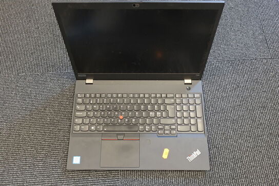 Bærbar computer LENOVO T590