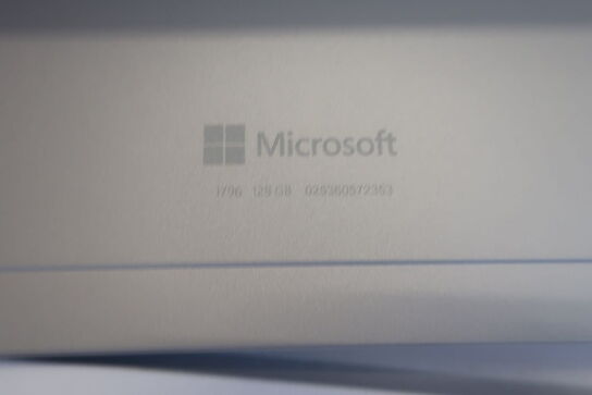 Tablet MICROSOFT Surface Pro Model: 1796