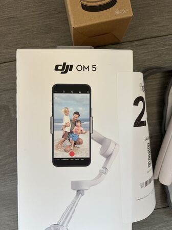 Gimbal til smartphone DJI OM 5 samt WOOFIT højttaler