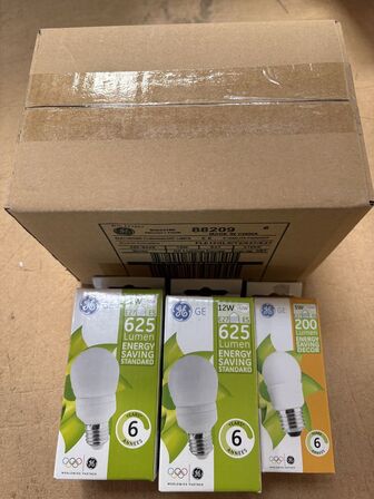 8+1 stk GE CFL E27 pærer