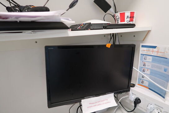 All in one computer LENOVO V530-24ICB AIO, labelprinter BROTHER m.m.