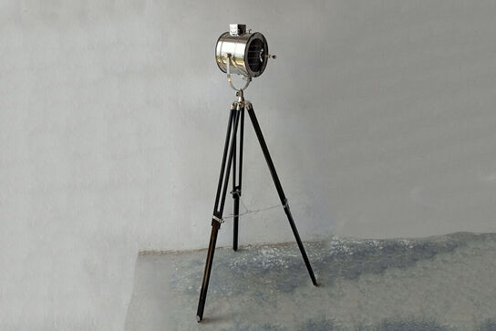 17 stk. Vintage spot light af metal på trefod