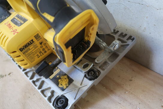 Akku rundsav, DeWalt DCS572