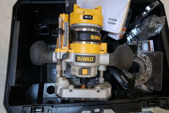 Overfræser, DeWalt DCW600