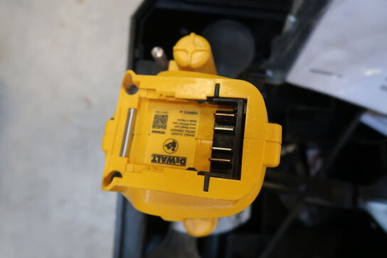 Overfræser, DeWalt DCW600