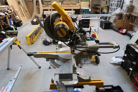 Kap-/geringssav med udtræk, DeWalt DW712N-qs