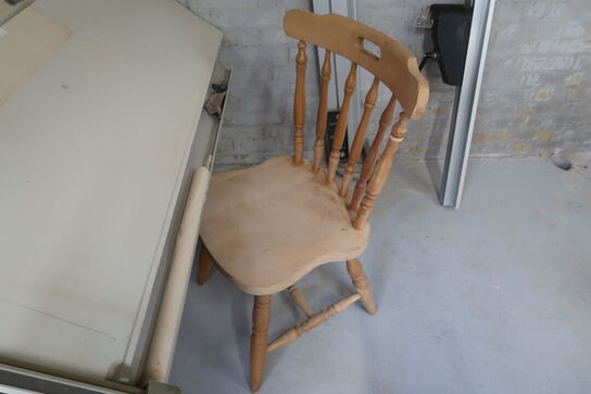 Nestler tegnebord + reol med indhold 