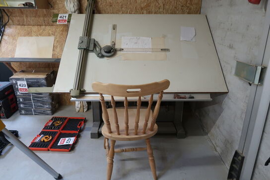 Nestler tegnebord + reol med indhold 
