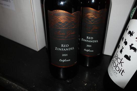 9 flasker rødvin RED ZINFANDEL 2021 California