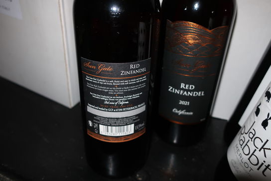 9 flasker rødvin RED ZINFANDEL 2021 California