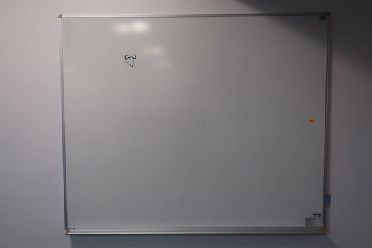 El. hæve/sænke skrivebord, skab samt whiteboard'