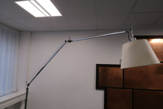 Gulvlampe ARTEMIDE Tolomeo