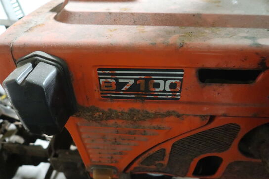 Traktor KUBOTA B7100