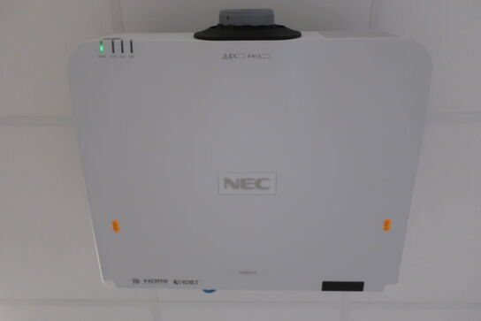 Projektor NEC PA804UL