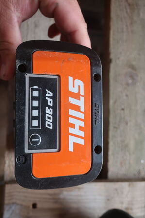 Hækklipper akku STIHL HSA 100.0 inkl. AP300 batteri