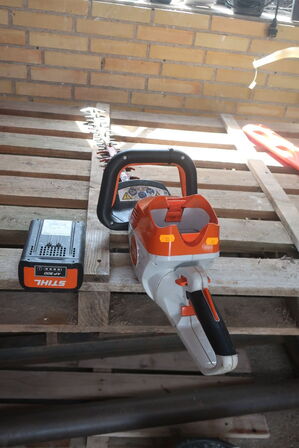 Hækklipper akku STIHL HSA 100.0 inkl. AP300 batteri