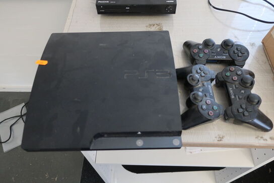 PlayStation 3 SONY inkl. 3 stk. controllere